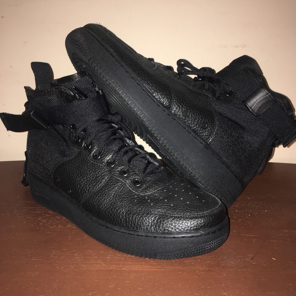 🔥Black Nike AF1 Special Field🔥